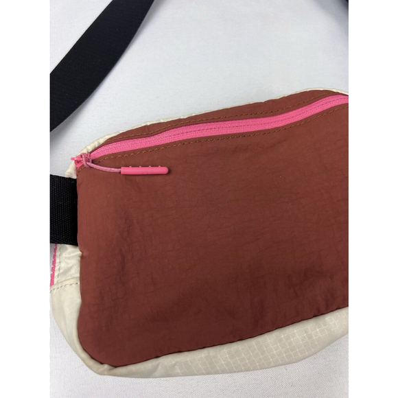 Lululemon Everywhere Belt Bag ~ Dark Terracotta /White Opal w/ Pink Zipper - Picture 5 of 16